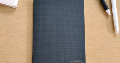 kleid notebook with ballpoint pens and book