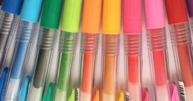 pens with different ink and body colors